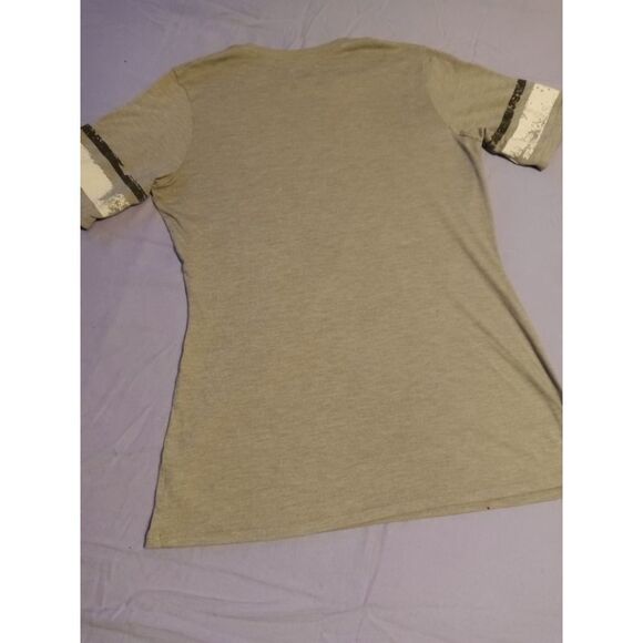 Under Armour brand Tee - Size: Small  (0367) - Picture 6 of 8